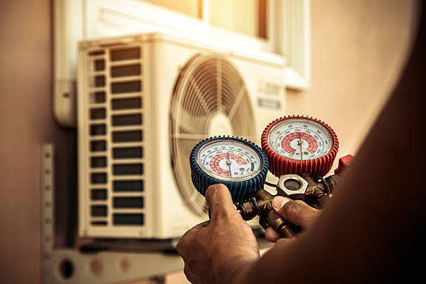 Professional Hvac technician working in Polk City, FL